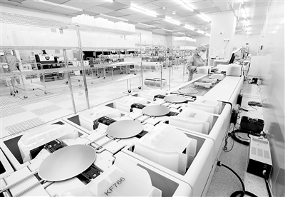 挥出金融“组合拳”，缝合“三条链”