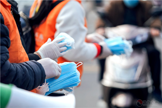 广东省陆丰市妈祖文化敬仰者派发口罩防疫